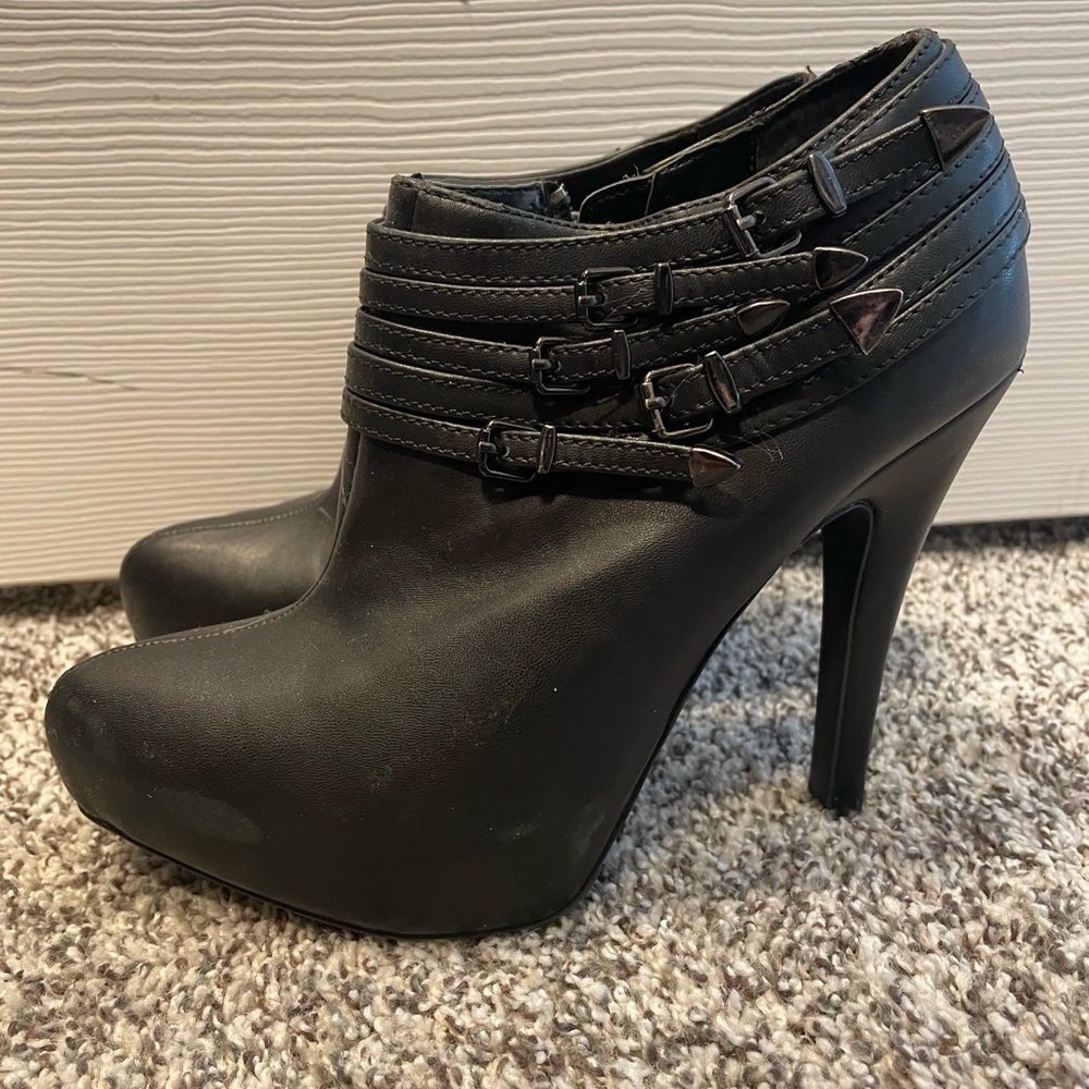 Guess stiletto boots